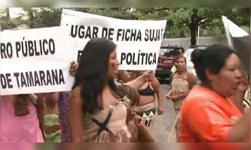 Índios e moradores de Tamarana protestam defronte ao MP em Londrina