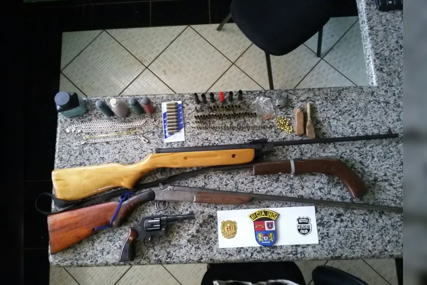  As armas foram encontradas na casa dos detidos (Foto/divulgação) 