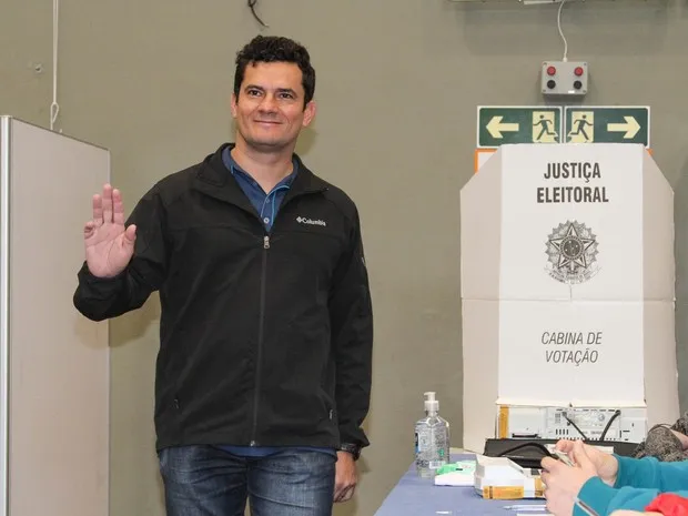 Moro chegou à sua sessão eleitoral pela manhã. Foto:  Rodrigo Félix Leal/Futura Press/Estadão Conteúdo