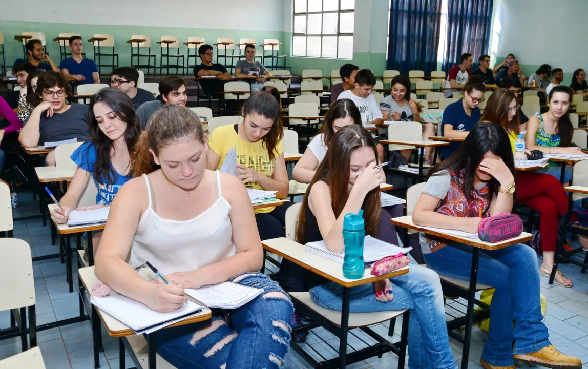 Estudantes se preparam para o Exame Nacional do Ensino Médio, que será neste fim de semana. Foto: Delair Garcia