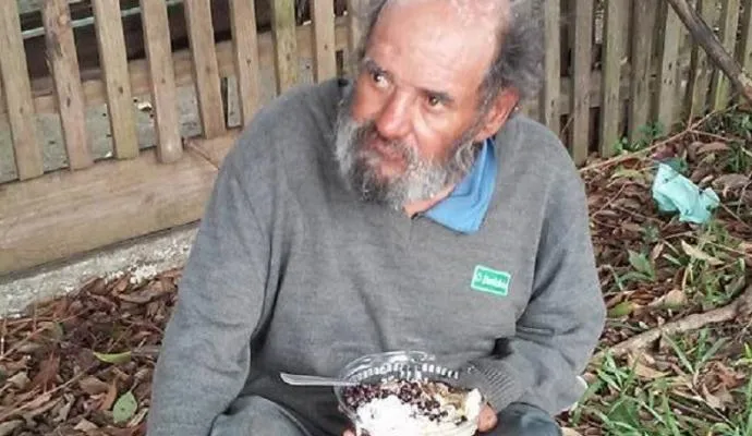 Sebastião foi fotografado vagando pelas ruas de Curitiba, em abril deste ano. Foto: Reprodução