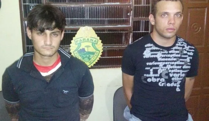 Suspeitos de assaltos são presos com armas e touca ninja. Foto: Blog do Berimbal