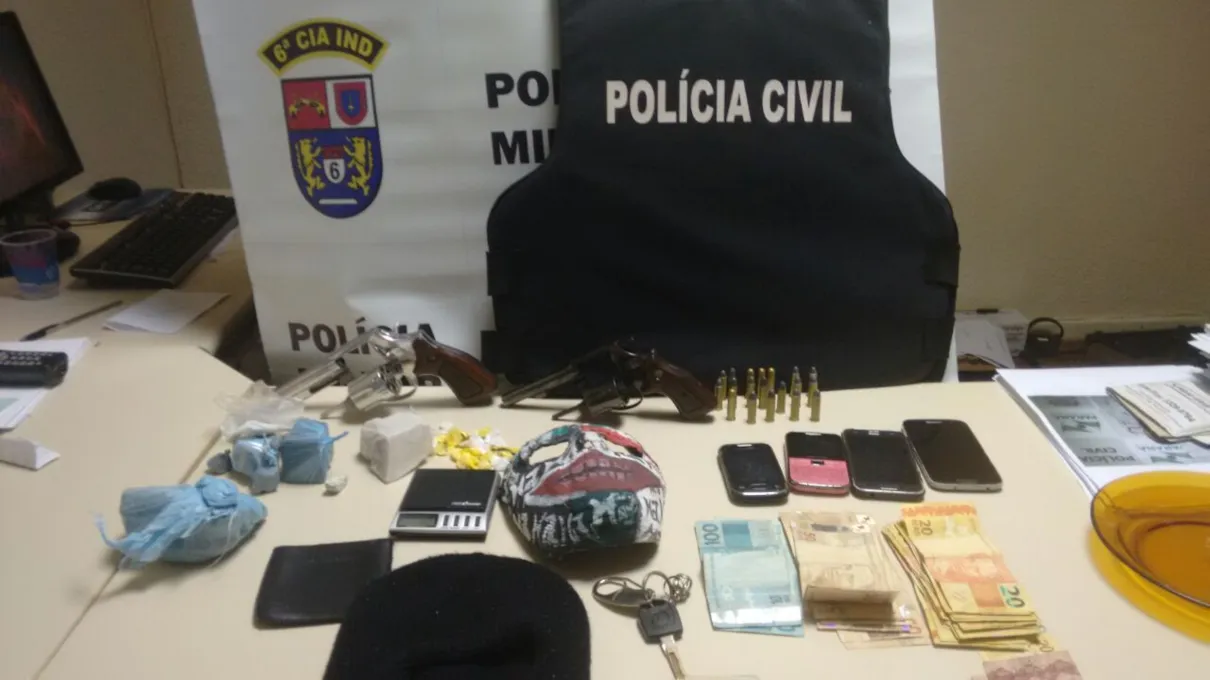 Polícia apreendeu drogas, dinheiro, celulares, dentre outros objetos. Foto: Divulgação/Polícia