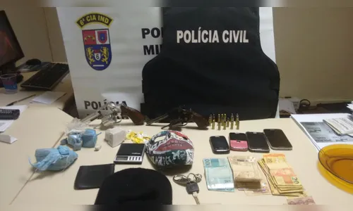 Dupla é presa pela Polícia Militar com crack e cocaína em Faxinal 