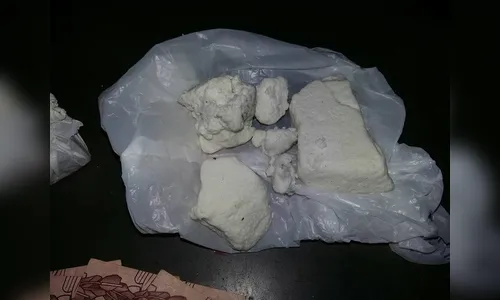Dupla é presa com pasta base de cocaína em Arapongas