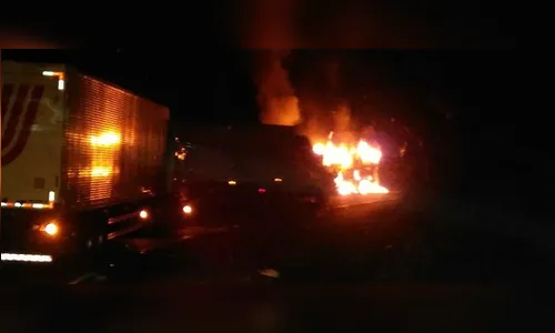 Índios tentam saquear caminhão de carne e agridem policial rodoviário a pedradas