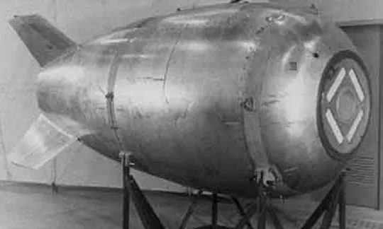  Bomba nuclear Mark IV, jogada no Oceano Pacífico em 1950 após motores de um avião da força aérea norte-americana pegarem fogo durante treinamento. Fotografia: Globalsecurity.org