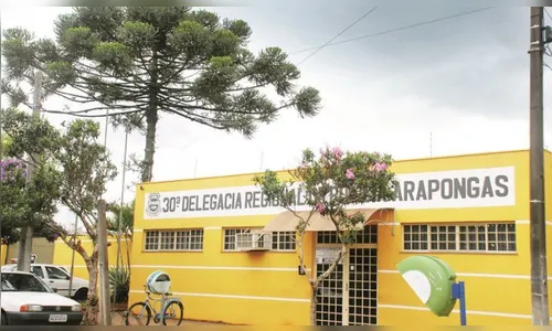 PM encontra serras e fio de aço no pátio da delegacia de Arapongas