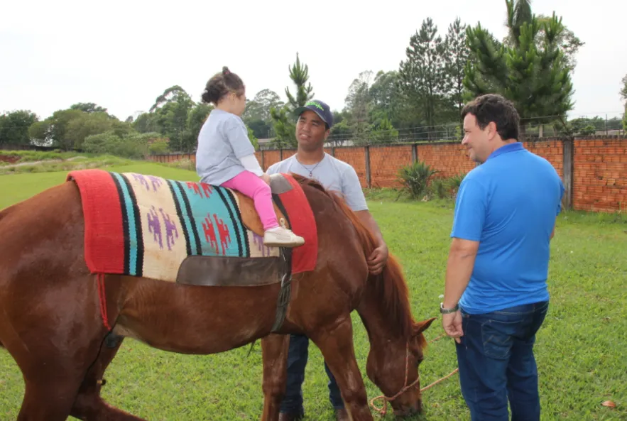 A equoterapia é uma técnica que utiliza o cavalo para tratamento de reabilitação de pessoas com necessidades especiais. Foto: José Luiz Mendes