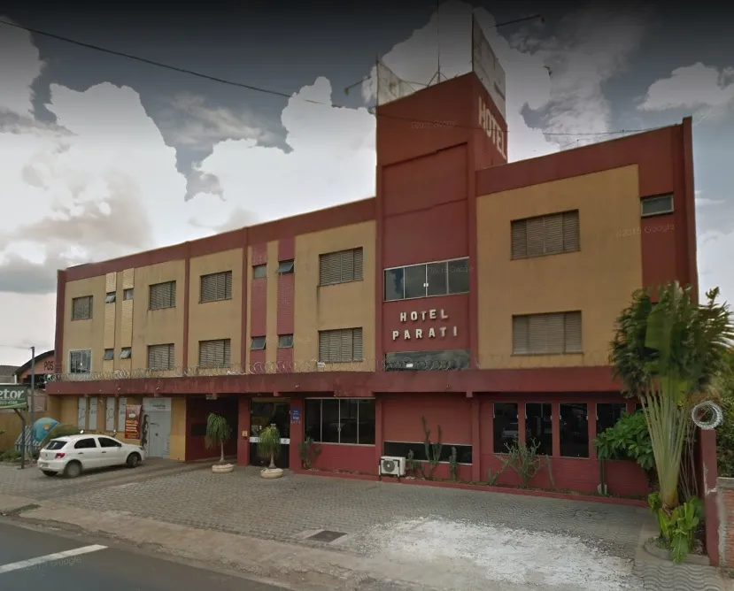 Hotel foi assaltado por dois homens armados na manhã de domingo (13). (Foto - Google Street View)