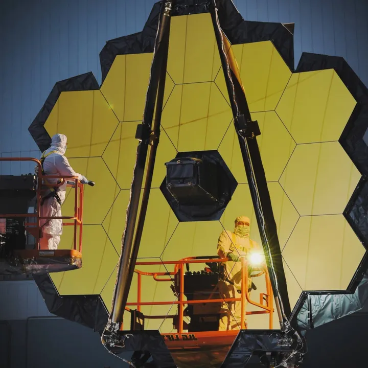 Engenheiros da NASA realizam teste com telescópio mais potente do mundo - Crédito: NASA / Chris Gunn