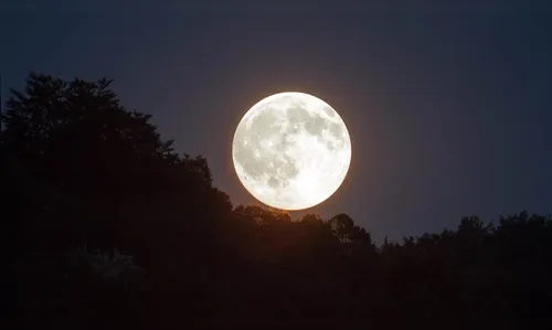 Em Londrina, praça vai ter telescópios de graça para observação da Super Lua