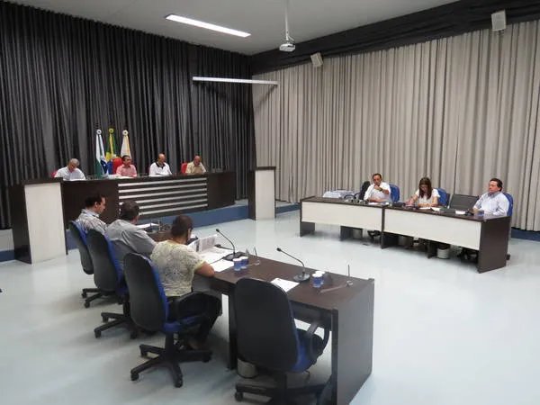Vereadores durante sessão da Câmara de Apucarana - Foto: Tribuna do Norte