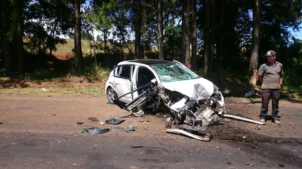 Condutora do Peugeot sofreu acidente em Mauá da Serra. Foto: WhatsApp/Édi Willian