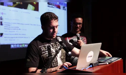 Escritor apucaranense se destaca no quadro Facebullying