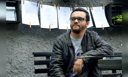 
							Escritor apucaranense se destaca no quadro Facebullying
						
						