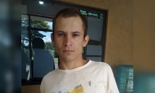 
							Homem com mandados de prisão é detido após bater carro na ambulância do Samu
						
						