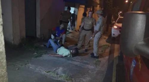 Bandido foi socorrido pelo Siate e encaminhado ao hospital. (Foto: Reprodução - Miro Silva/Rede Massa)