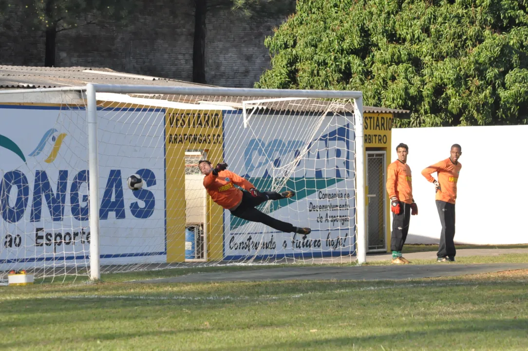 Goleiro Danilo, durante jogo pela equipe de Arapongas - Foto: Arquivo/Tribuna do Norte