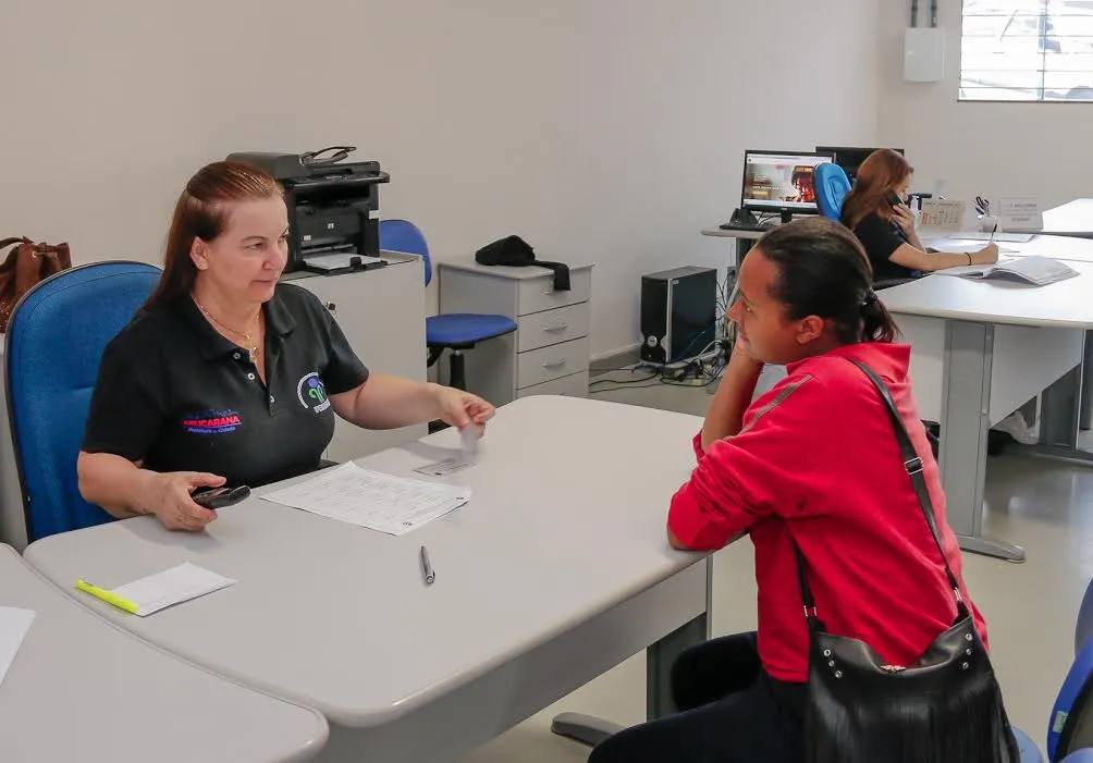 Renegociação de dívidas atrai 369 consumidores ao Procon em Apucarana - Foto Edson Denobi