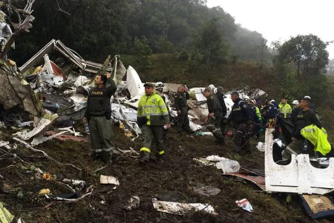 71 pessoas morreram em acidente com avião da Chapecoense na Colômbia - Foto: Polícia de Antioquia/Twitter/Reprodução