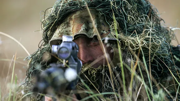 Forças Armadas russas receberam nesta semana os primeiros lotes de uma pomada de camuflagem - Foto: TASS / Sergei Savostianov