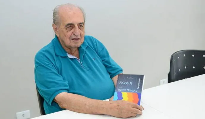 Professor Fauze Kfouri, 85 anos, autor de 25 livros sobre parapsicologia - Foto: Delair Garcia