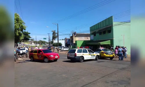 Criminosos em fuga são baleados após assalto a mercado
