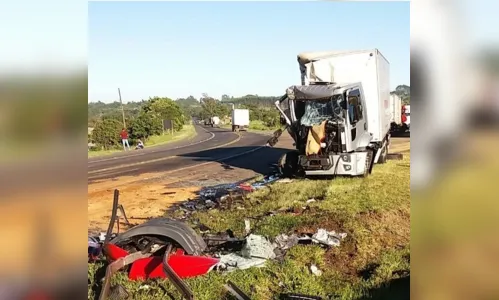 
							Acidente entre caminhões deixa duas pessoas feridas
						
						