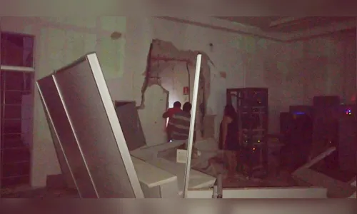 Bandidos explodem agência do Bradesco em Rosário do Ivaí