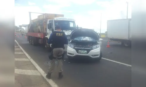 
							Acidente entre carro e caminhão deixa duas pessoas feridas em Arapongas
						
						