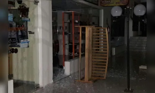 
							Loja de celulares é arrombada em shopping de Jandaia do Sul
						
						