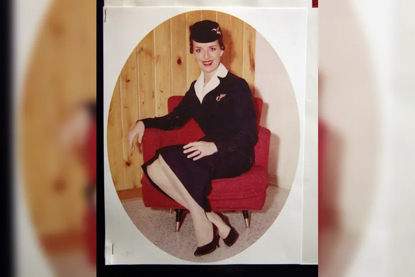 Uma foto dos anos 50 de Bette com uniforme da Eastern Airlines - Imagem: www.stuff.co.nz/reprodução 