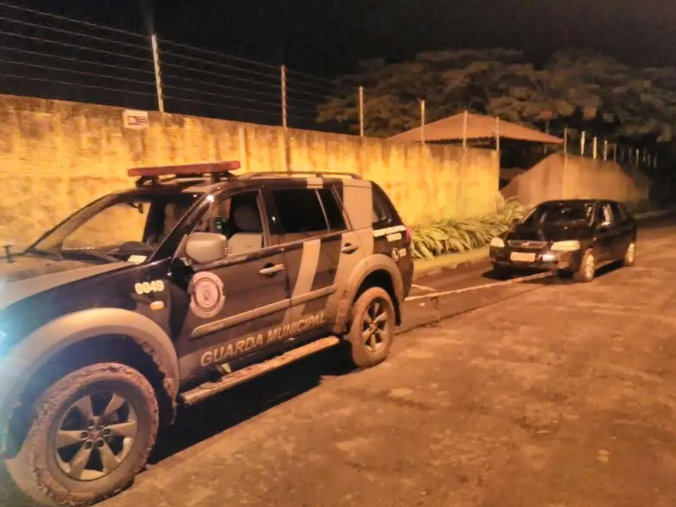 O Grupamento de Ações Táticas da GM de Arapongas recuperou o veículo após chegar até os suspeitos. (Foto - Reprodução/GM)