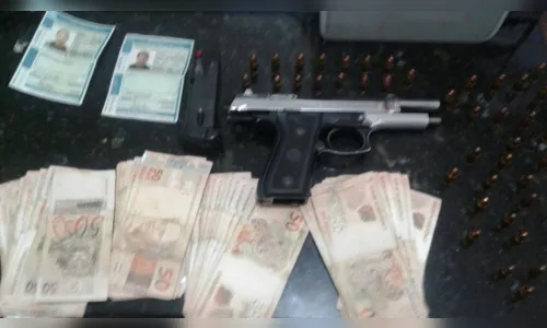 
							Suspeitos de integrar quadrilha especializada em assaltos a ônibus são presos
						
						