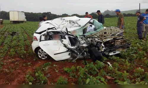 Duas crianças e mulher grávida morrem em acidente na PR-459