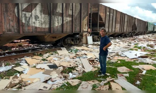 
							Trem arrasta caminhão por cerca de 500 metros em Arapongas
						
						