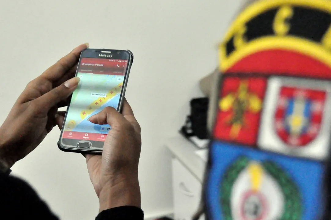 O Corpo de Bombeiros do Paraná desenvolveu um aplicativo para dispositivos móveis pioneiro no Brasil com dicas, informações e alertas para os veranistas. Foto: Bombeiros Paraná