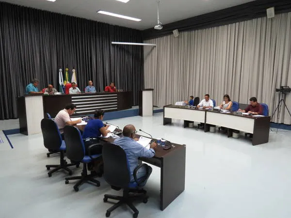 Sessão da Câmara de Apucarana ontem à tarde. Foto: Divulgação