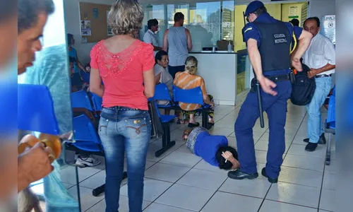 Mulher desmaia ao esperar atendimento médico em Arapongas; demora na fila chega a 5 h