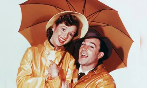 
							Morre Debbie Reynolds, mãe de Carrie Fisher e atriz de 'Cantando na Chuva'
						
						