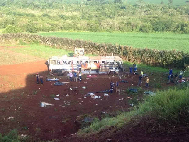 IML de Campo Mourão já identificou seis das sete vítimas de acidente com ônibus no PR: tragédia na BR-158  - Foto: Marco Matos/ RPC Maringá