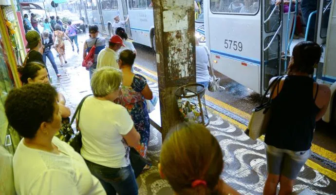 O transporte público coletivo é prestado pela Viação Apucarana (VAL) através de autorização há 46 anos. Foto: Sérgio Rodrigo