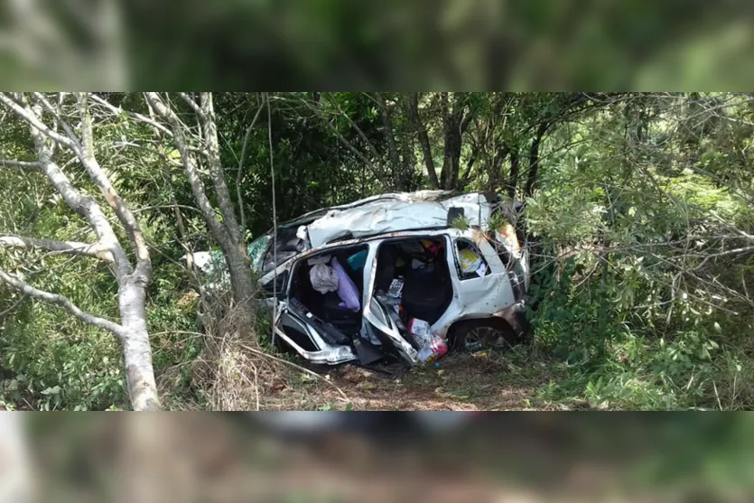  Motorista cochilou ao volante, mas cadeirinha salvou criança - Fotos: PRF 
