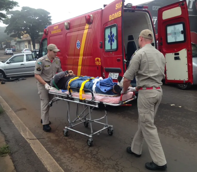Corpo de Bombeiros encaminhou o motociclista ao Hospital da Providência. Foto: Canal 38