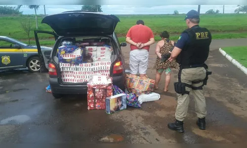 PRF prende casal com com cigarros e eletrônicos contrabandeados