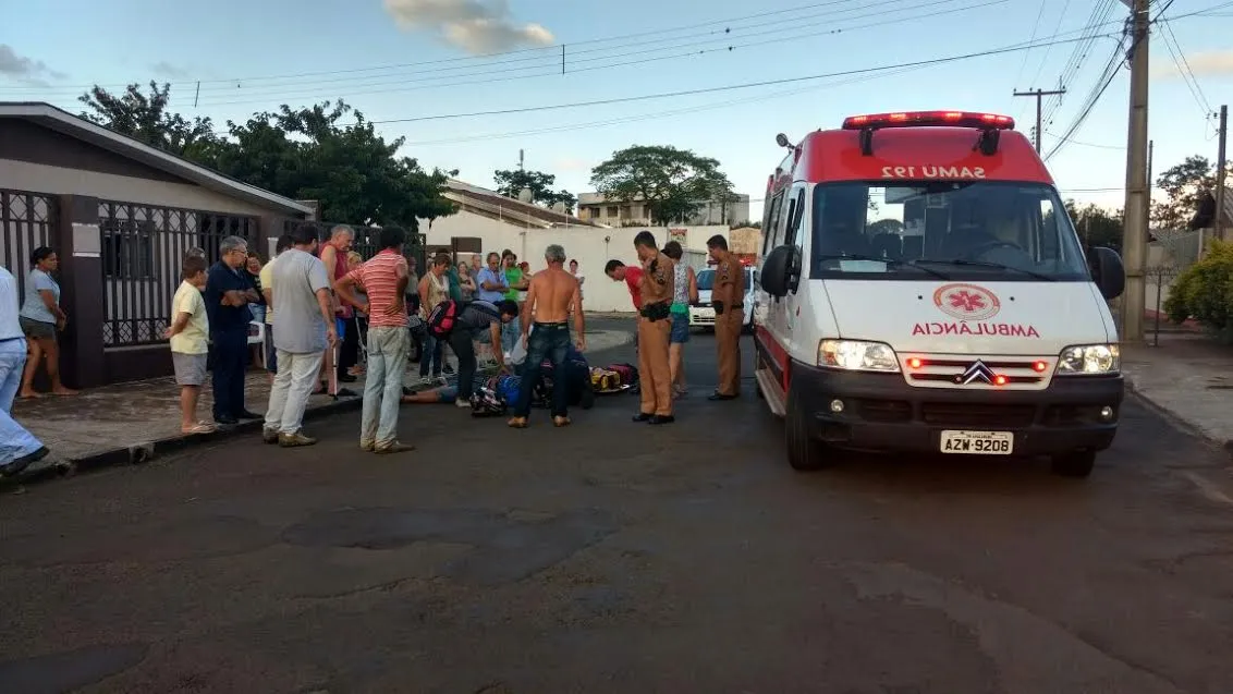 Vitimas de aciente nesta sexta em Apucarana foram socorridas pelo Samu - Foto: José Luiz Mendes