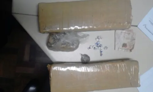 
							GM e PM recuperam produtos furtados e apreendem cocaína e 1,8 kg de maconha 
						
						