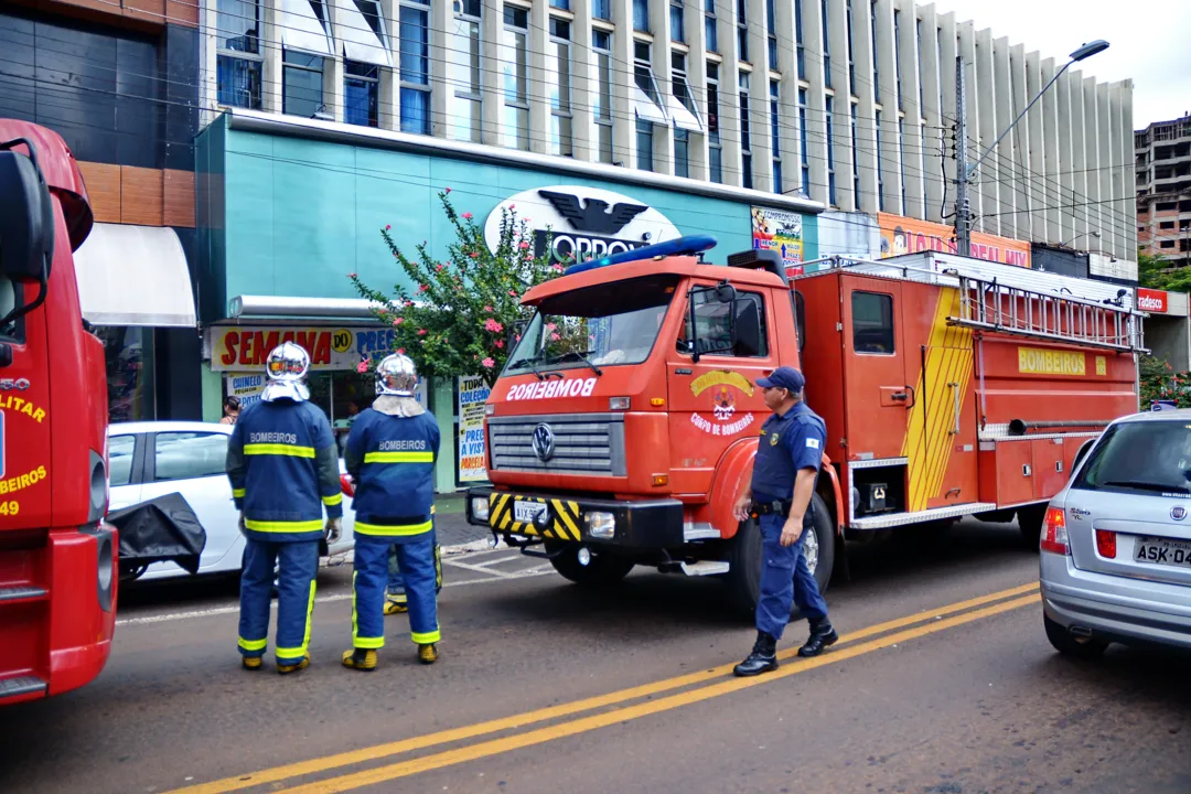 Princípio de incêndio mobilizou Bombeiros na tarde segunda (16) em Apucarana - Foto: SÉRGIO RODRIGO