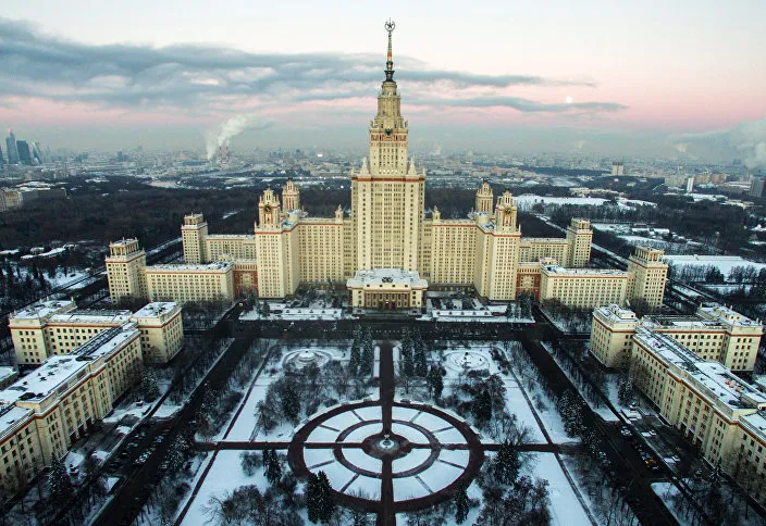 Vista para o edifício da Universidade Estatal de Moscou:  faculdade de Pesquisas Espaciais inicia turma em 2017  - Foto: MAKSIM BLINOV/Sputinik